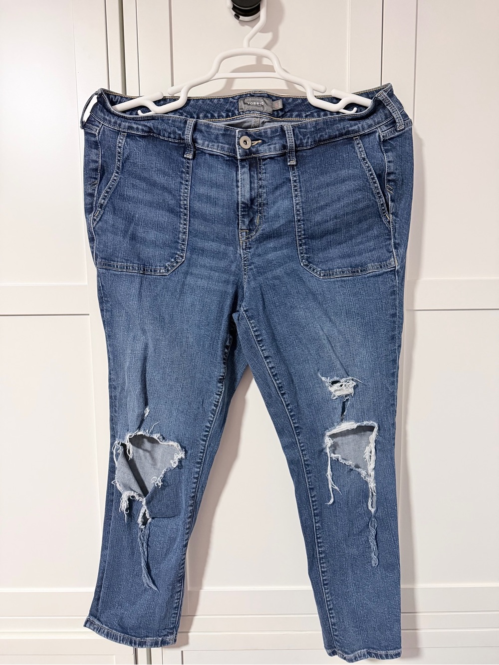 TORRID Distressed Stretch Jeans Size 18R Medium Wash